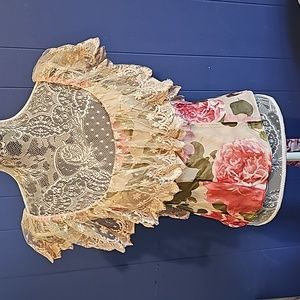 Valentino floral 100% silk top with lining.